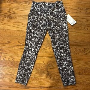 Athleta Salutation Stash Pocket 7/8 Tight- NWT